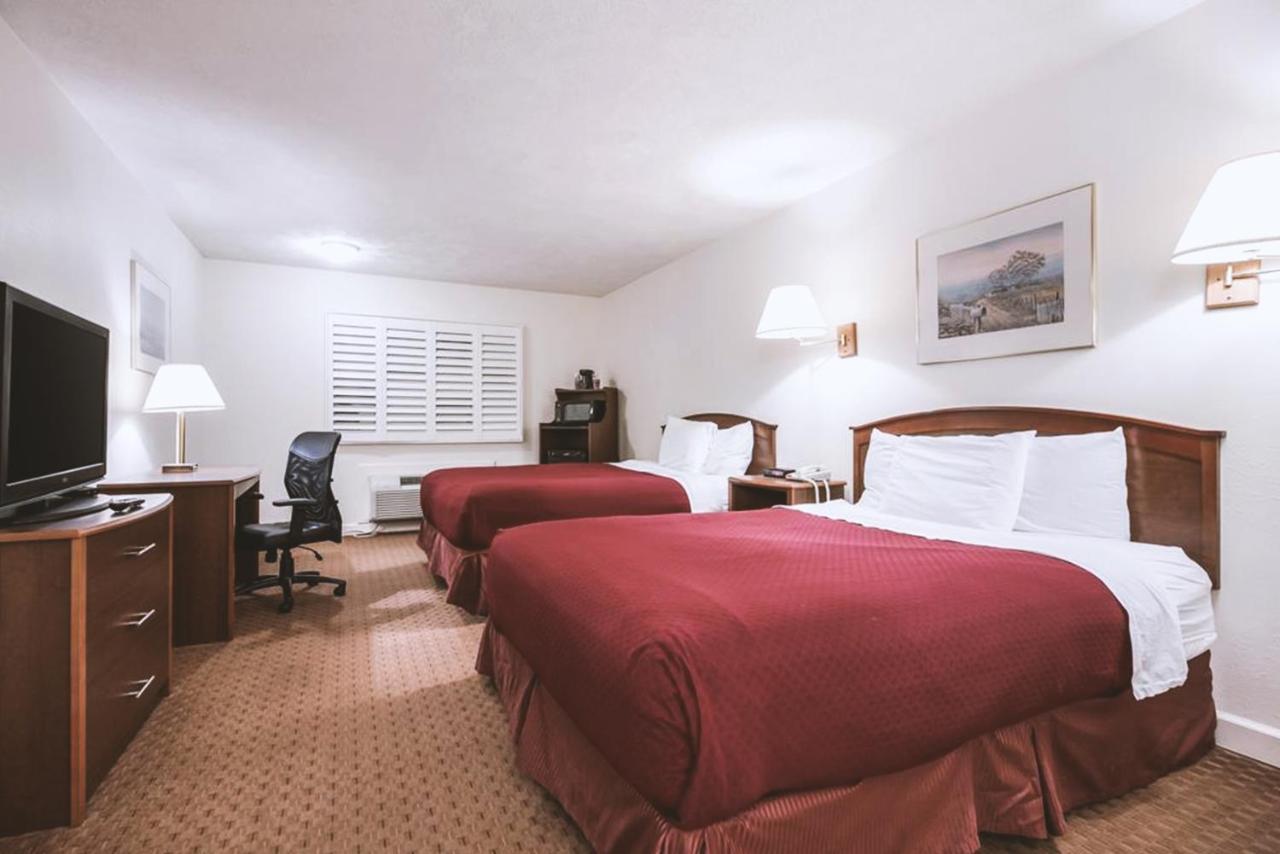 Sky-Palace Inn&Suites McCook Eksteriør billede