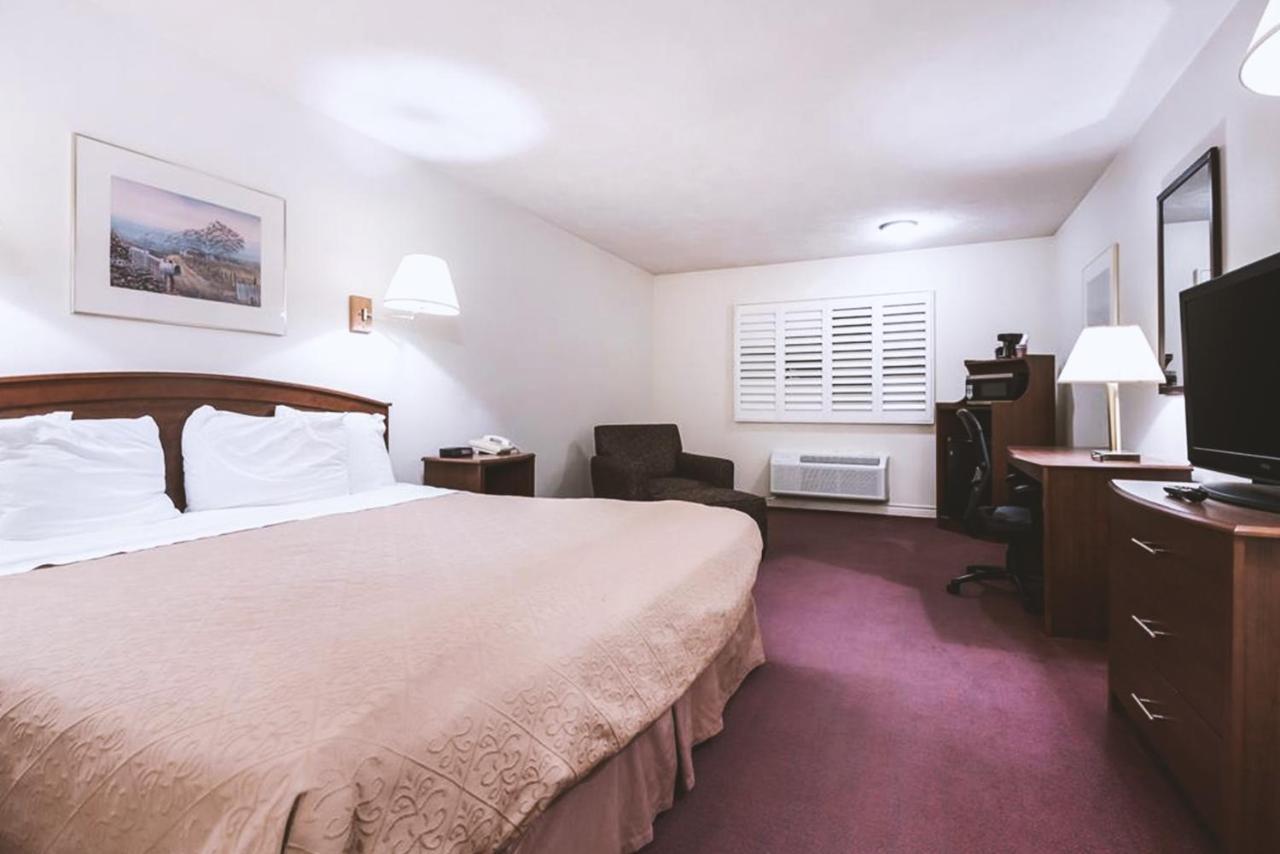 Sky-Palace Inn&Suites McCook Eksteriør billede