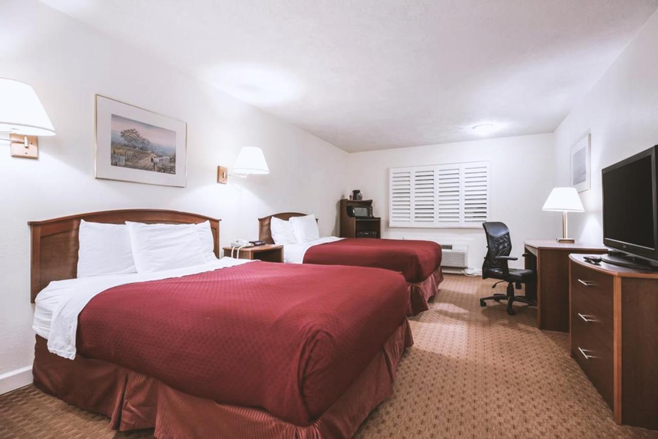 Sky-Palace Inn&Suites McCook Eksteriør billede