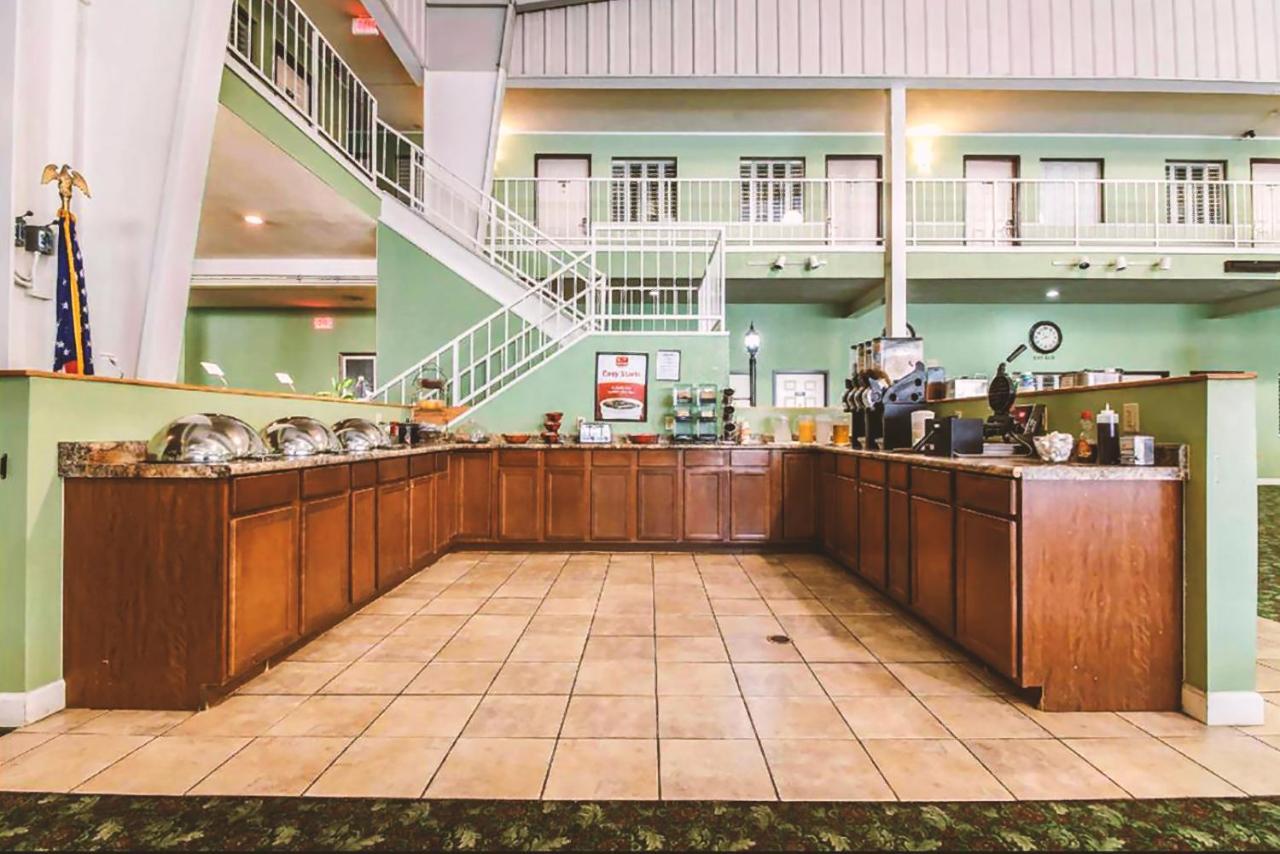 Sky-Palace Inn&Suites McCook Eksteriør billede