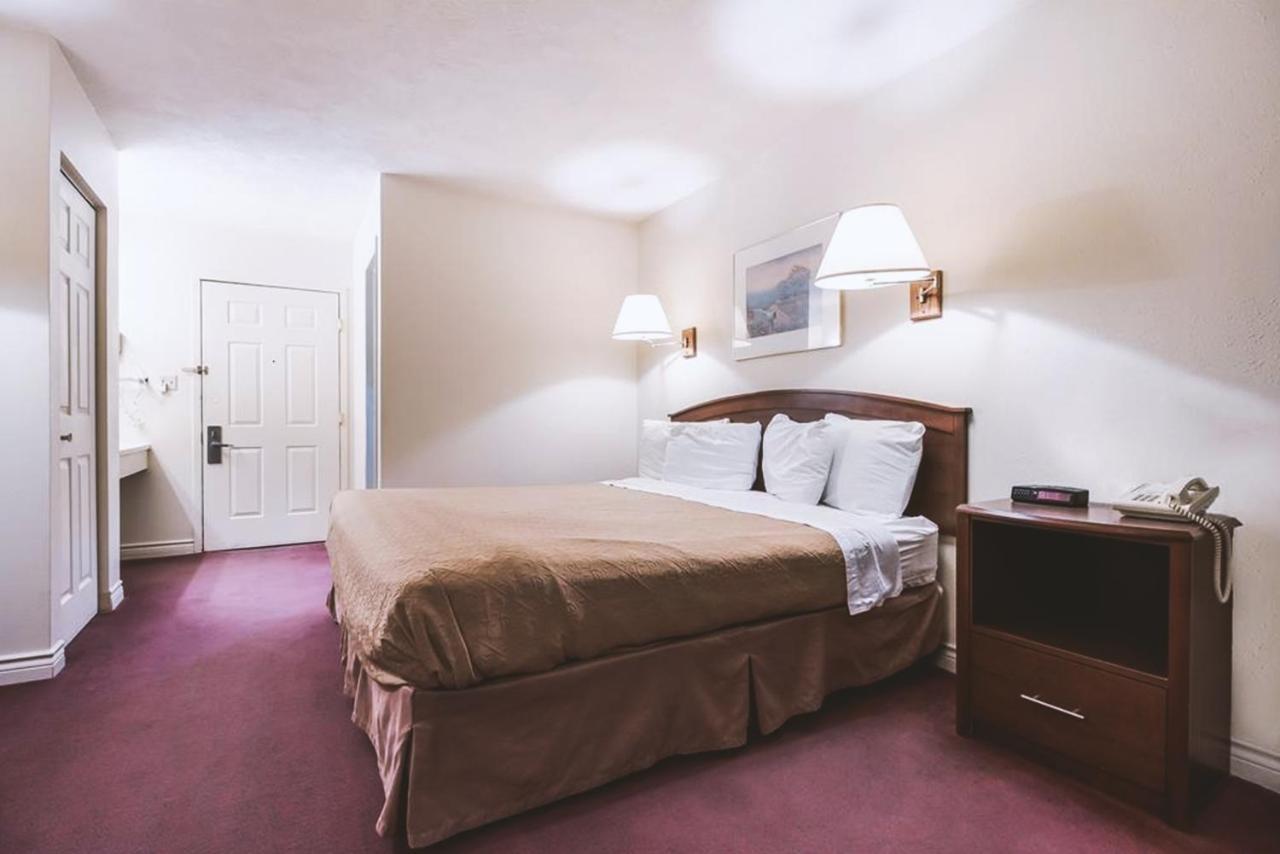 Sky-Palace Inn&Suites McCook Eksteriør billede